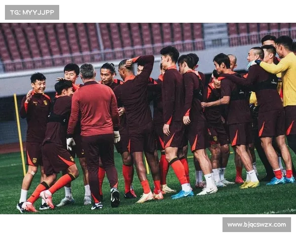 中超联赛传控足球与防守反击战术理念的融合与创新探索 中超联赛传控足球与防守反击战术理念的融合与创新探索